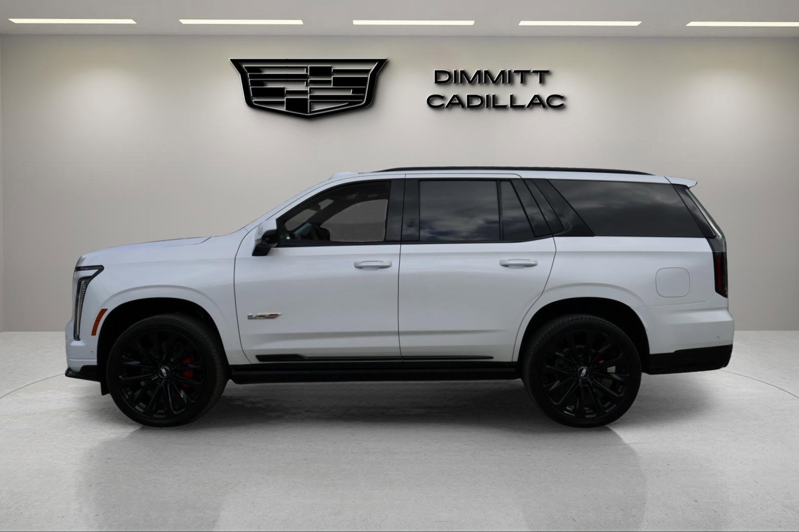 Used 2025 Cadillac Escalade V w/ LPO, ONYX Package image 2