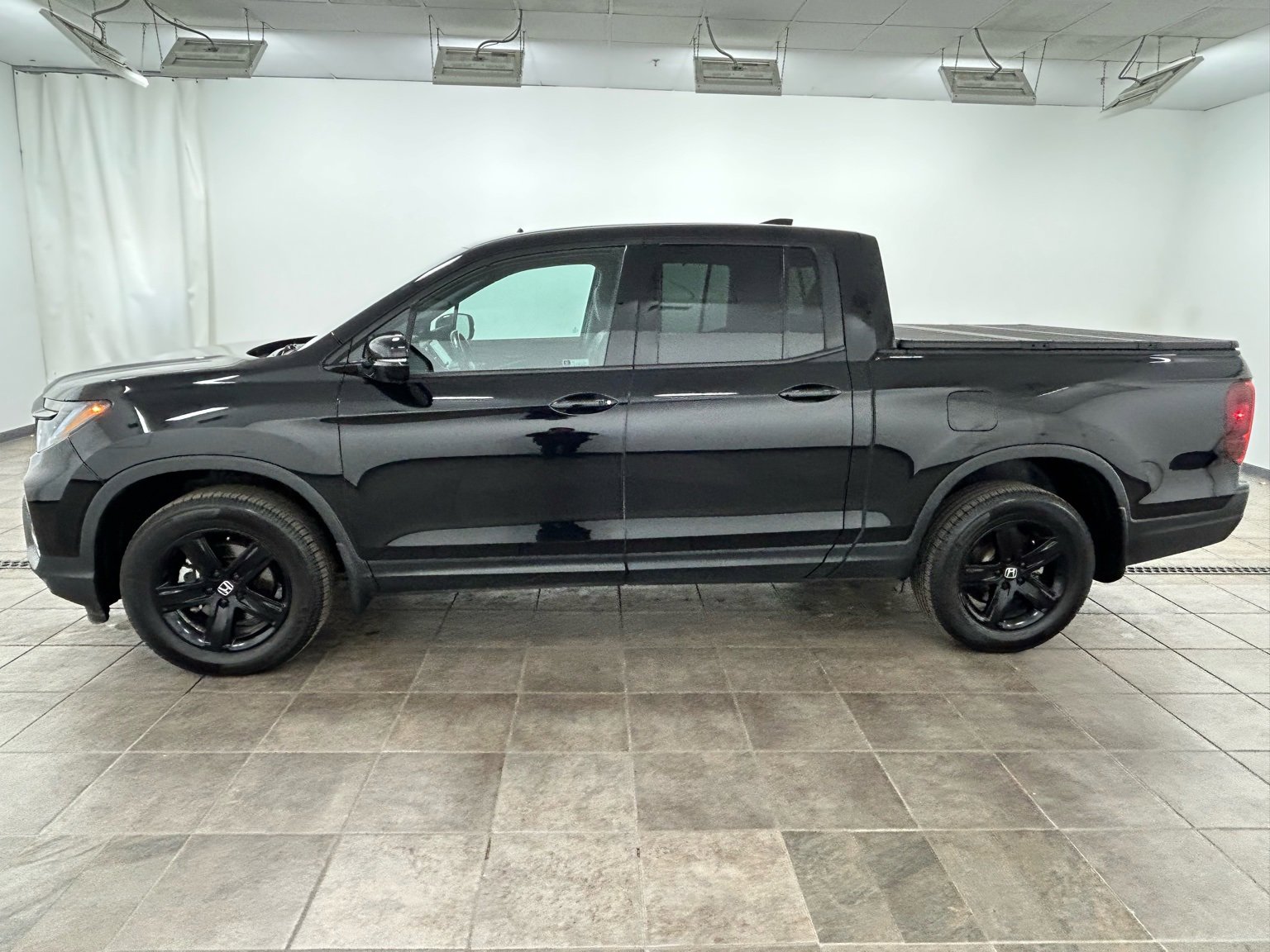 Used 2022 Honda Ridgeline Black Edition image 2