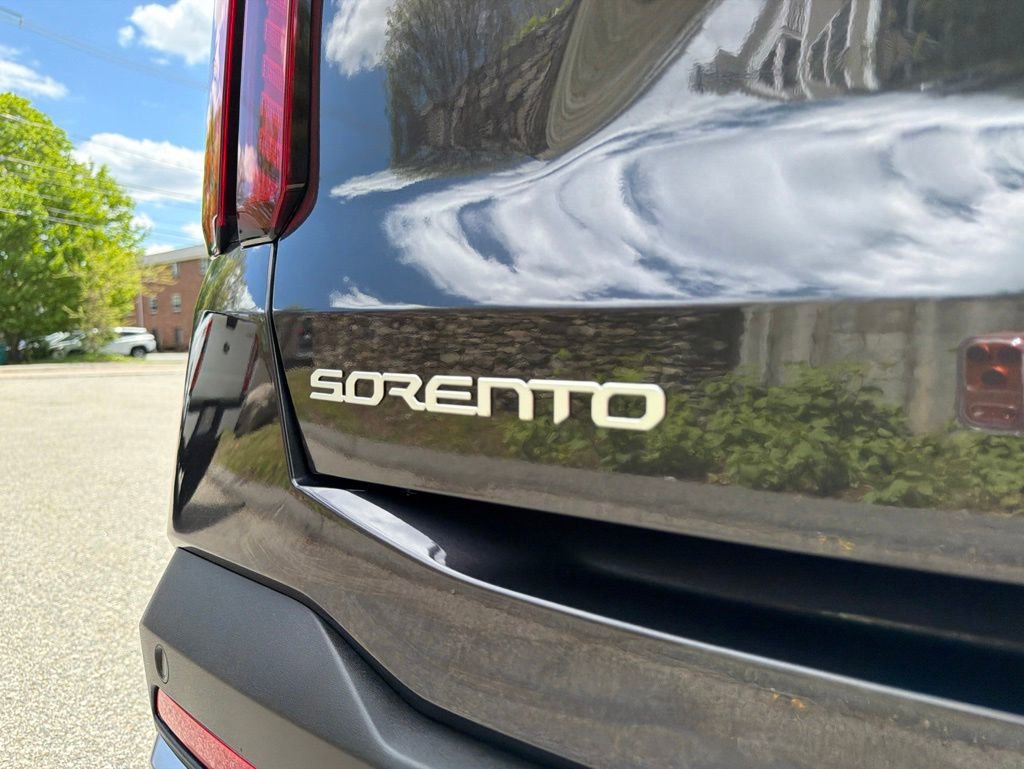 Certified 2025 Kia Sorento EX w/ Panoramic Sunroof Package AWD/4WD image 10