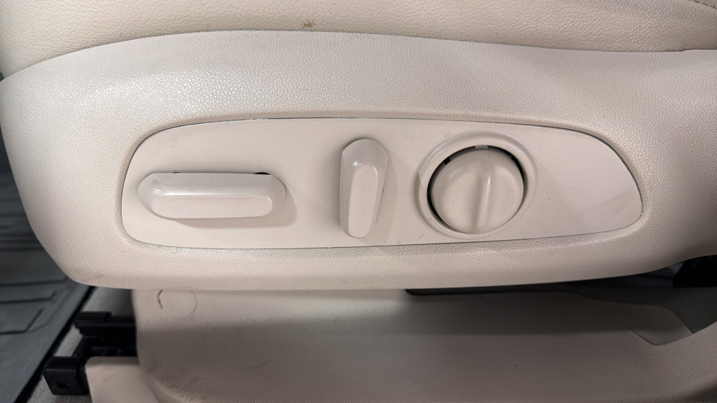 Used 2023 GMC Acadia Denali w/ Denali Ultimate Package image 19