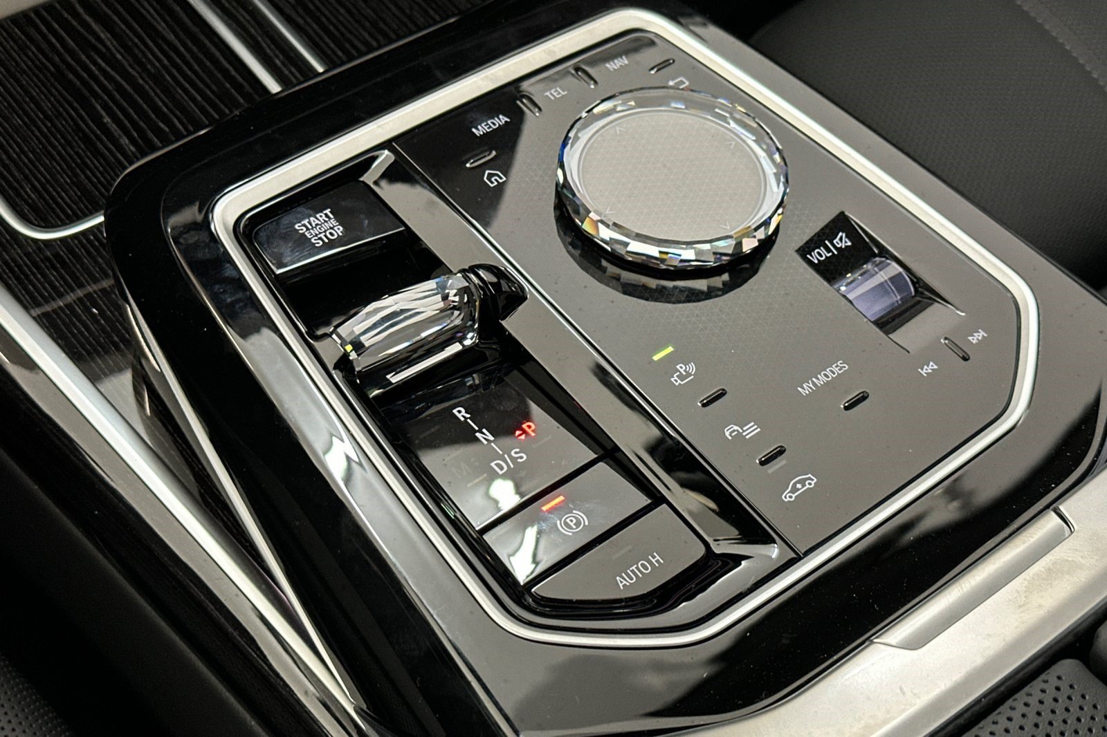 New 2026 BMW 750e xDrive w/ Premium Package AWD/4WD image 15
