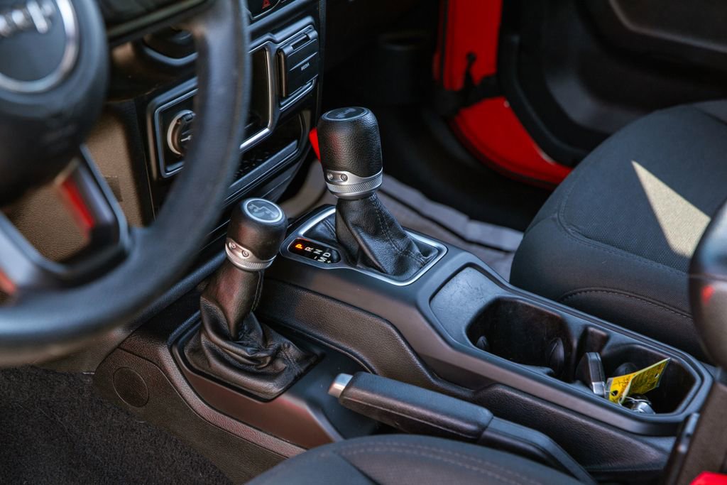 Used 2020 Jeep Wrangler Sport AWD/4WD image 13