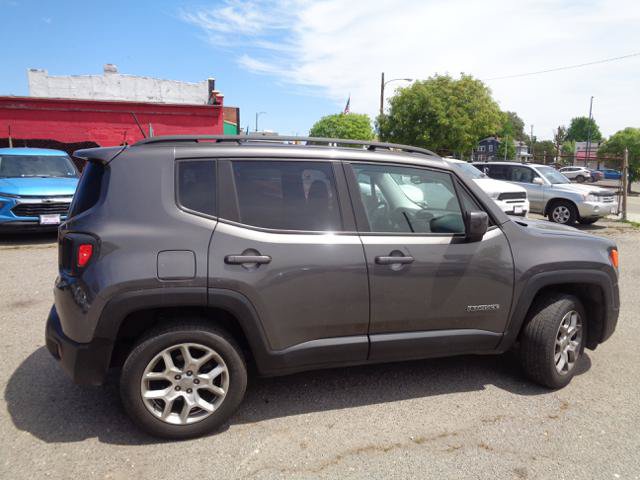 Used 2017 Jeep Renegade Latitude w/ Popular Equipment Group AWD/4WD image 14