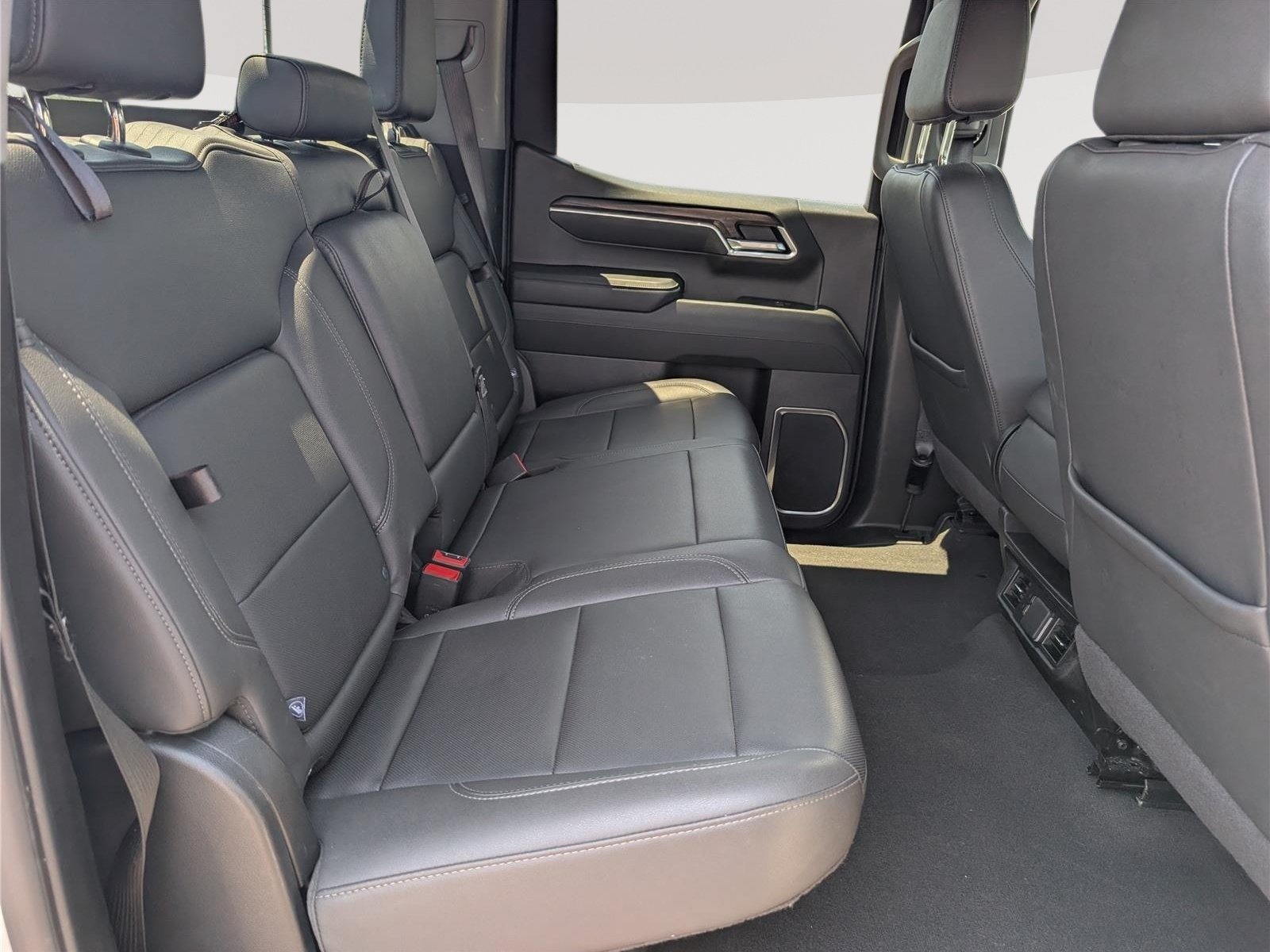 Used 2025 GMC Sierra 1500 SLT RWD image 12