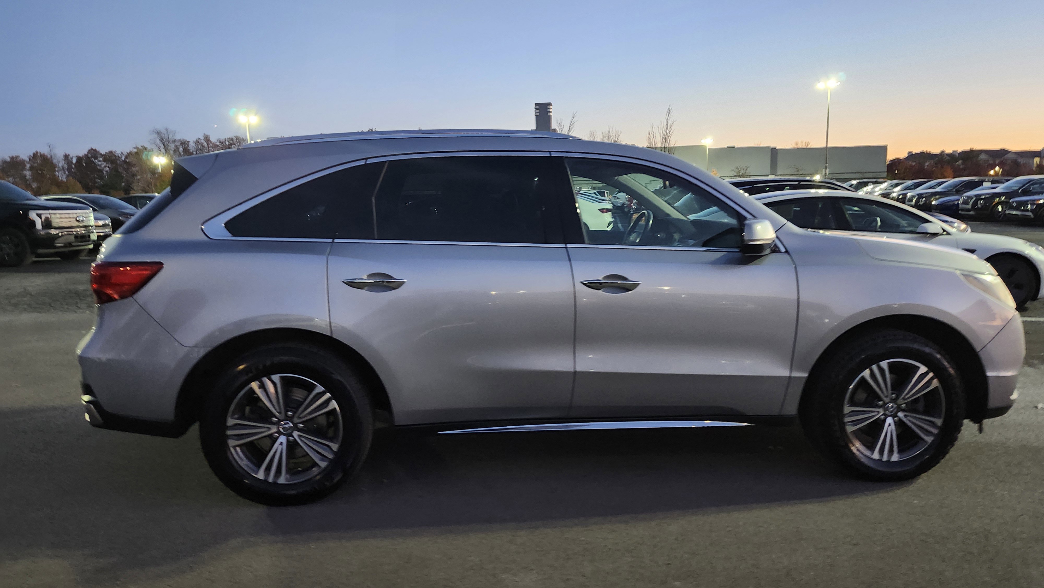 Used 2017 Acura MDX SH-AWD image 18