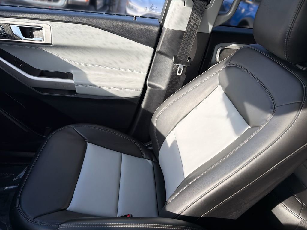Used 2022 Ford Explorer XLT w/ Equipment Group 202A image 24