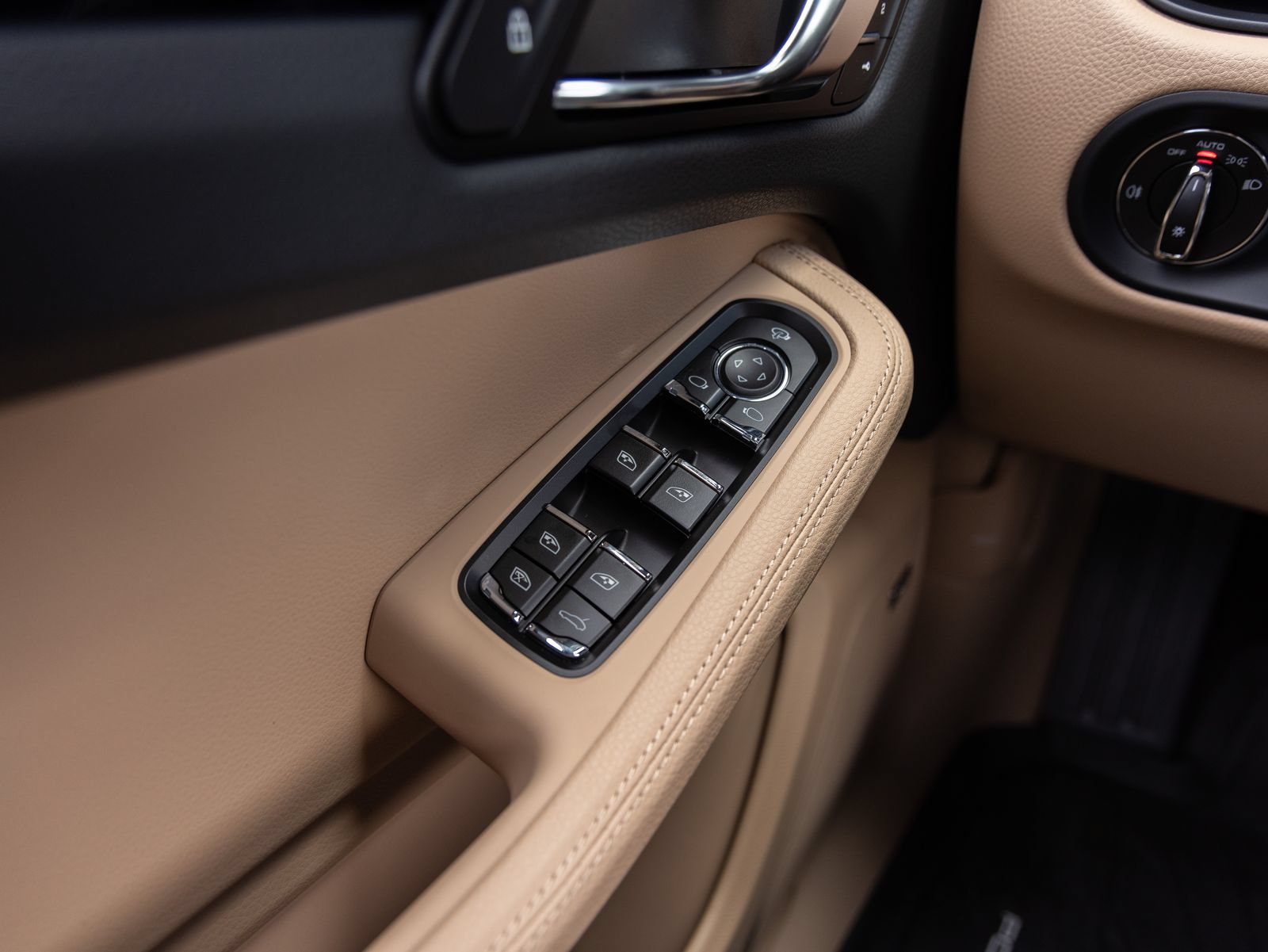 Certified 2026 Porsche Macan AWD/4WD image 21