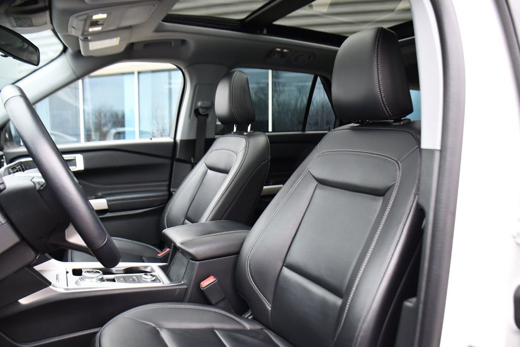 Used 2023 Ford Explorer XLT w/ Equipment Group 202A image 13
