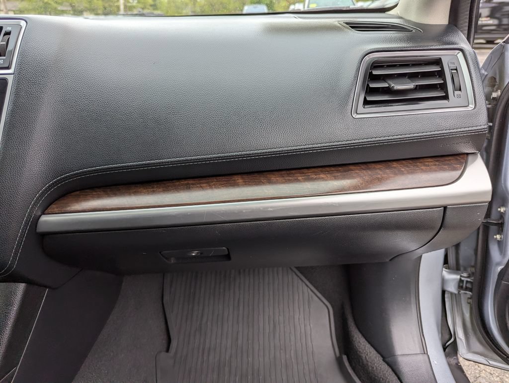 Used 2019 Subaru Outback 3.6R Limited AWD/4WD image 32