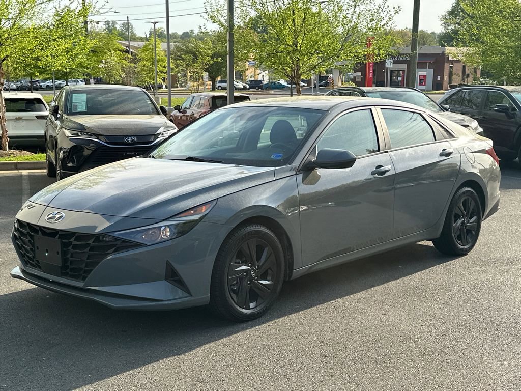 Used 2021 Hyundai Elantra SEL w/ Convenience Package FWD image 2