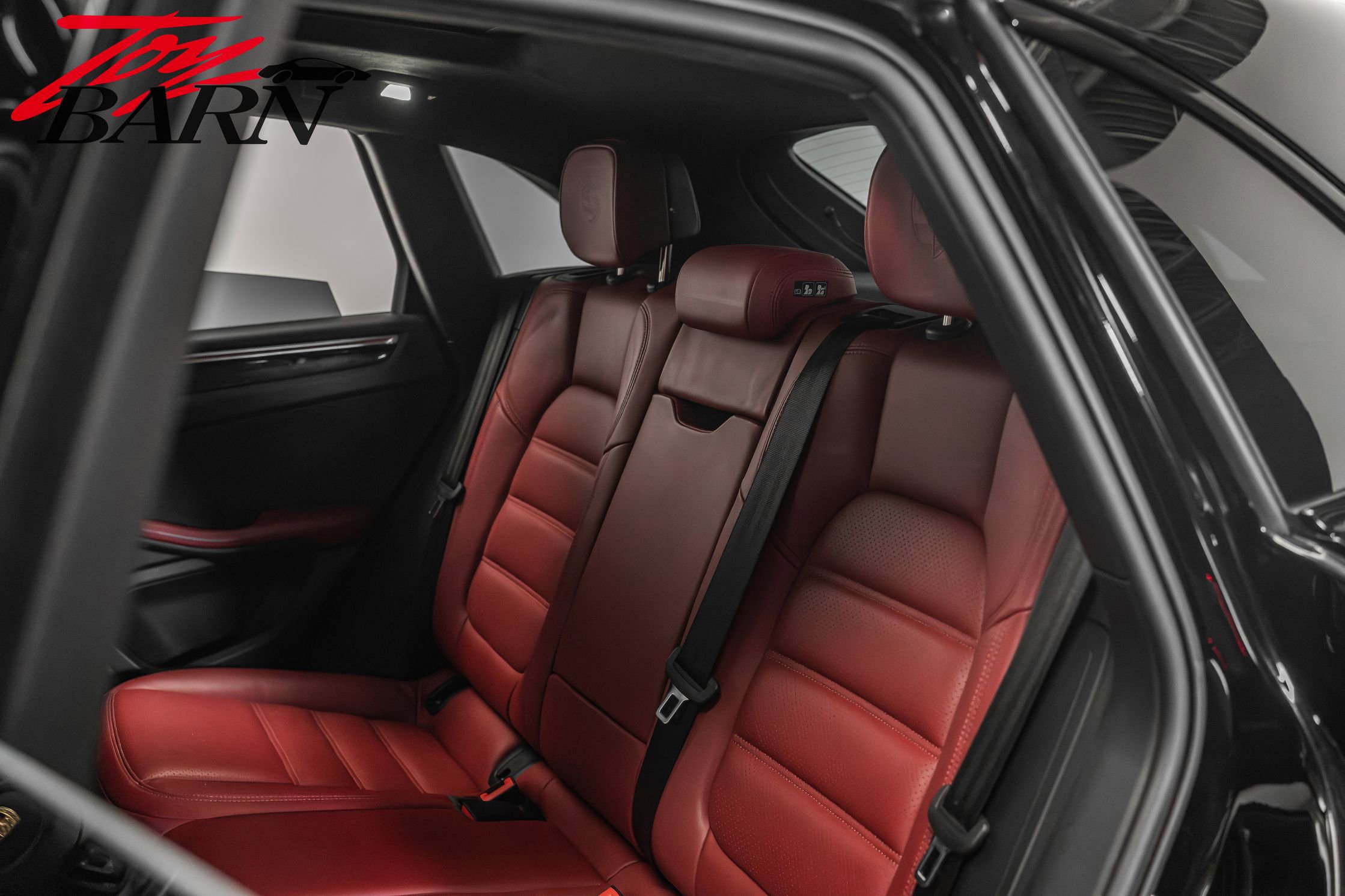 Used 2023 Porsche Macan image 40