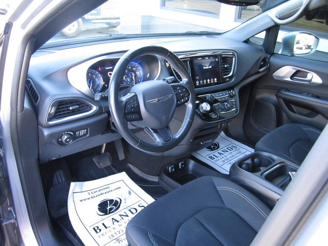 Used 2019 Chrysler Pacifica Touring Plus w/ Advanced Safetytec Group FWD image 6