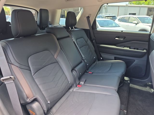Used 2025 Nissan Pathfinder Platinum w/ Cargo Package AWD/4WD image 45