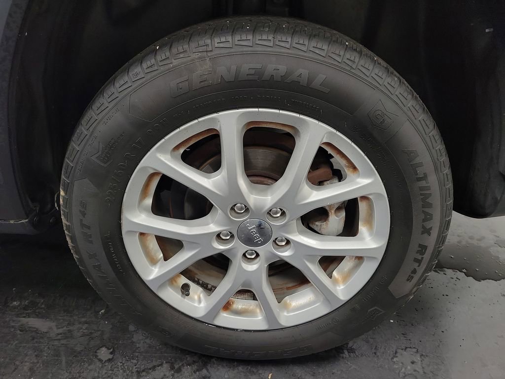 Used 2014 Jeep Cherokee Latitude w/ Comfort/Convenience Group image 11