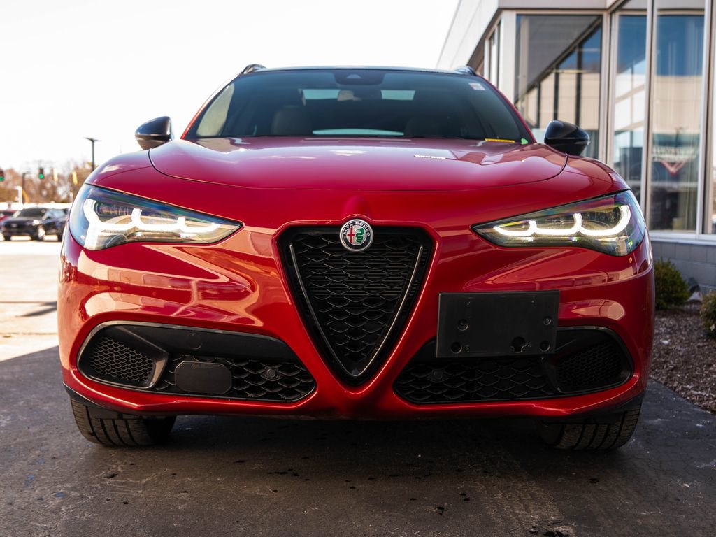 Used 2024 Alfa Romeo Stelvio Veloce image 2