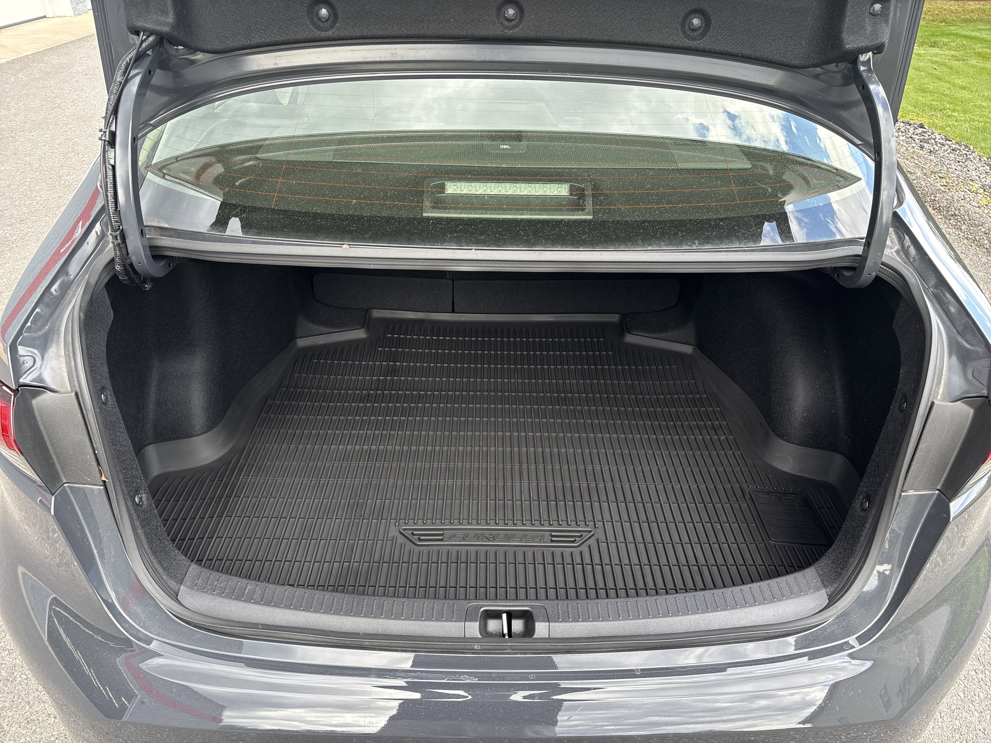 Certified 2025 Toyota Corolla XLE FWD image 5