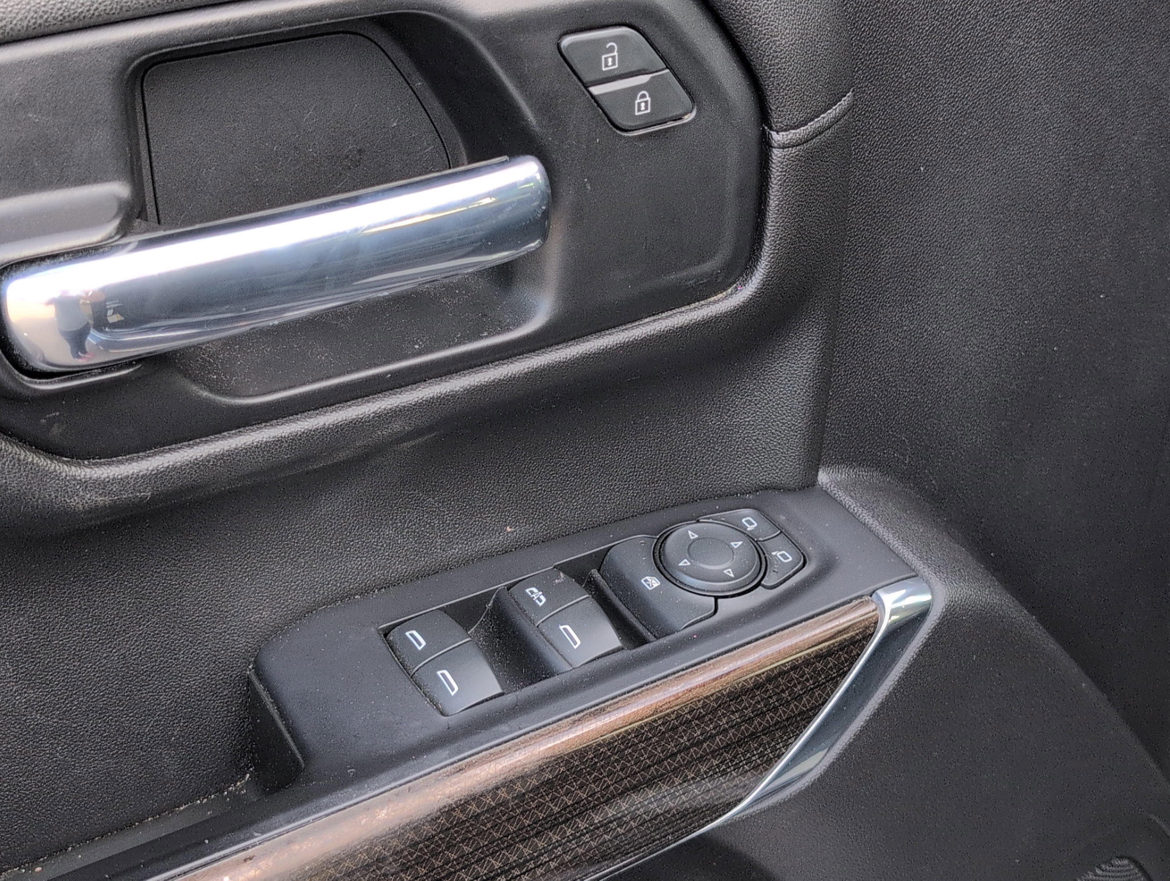 Used 2021 Chevrolet Silverado 1500 LT image 16