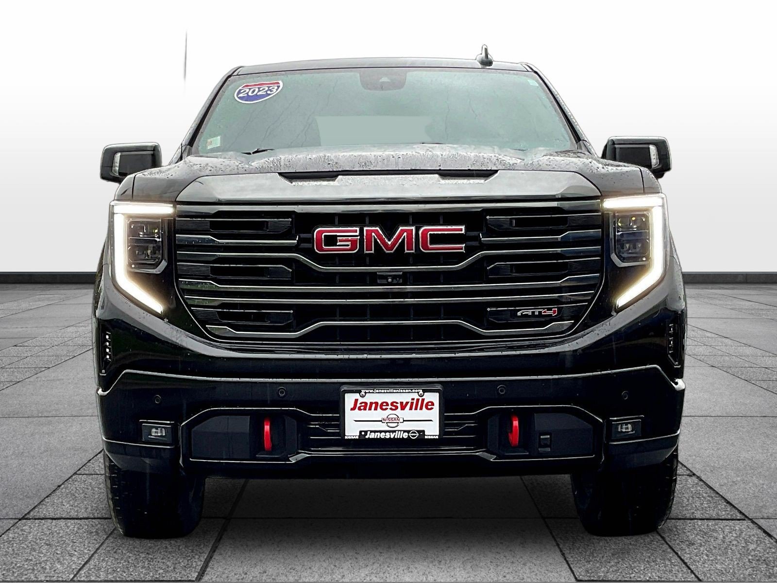 Used 2023 GMC Sierra 1500 AT4 w/ Technology Package AWD/4WD image 2