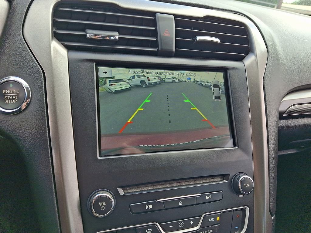 Used 2017 Ford Fusion SE w/ Fusion SE Technology Package FWD image 19