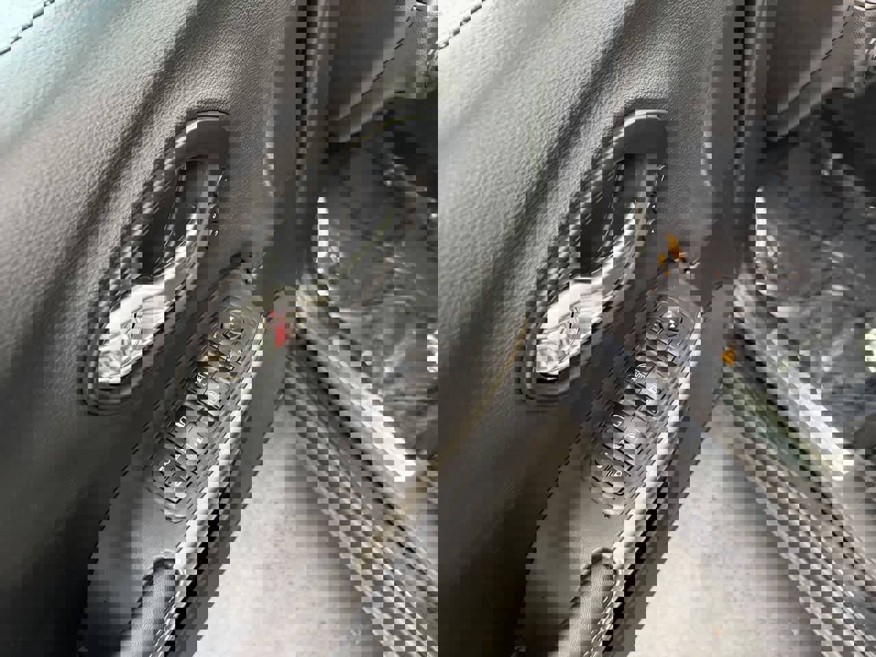 Used 2019 Jeep Cherokee Limited image 14