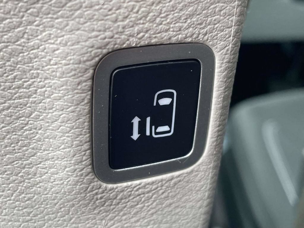 Certified 2023 Chrysler Voyager LX FWD image 24