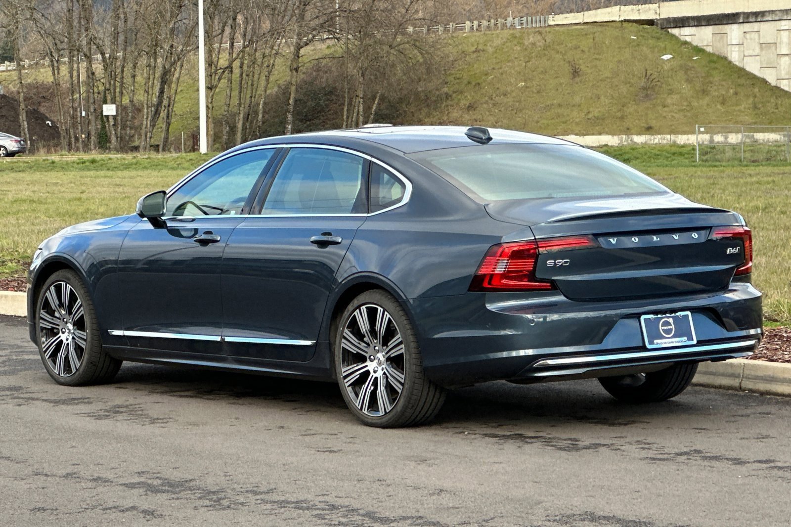 Used 2025 Volvo S90 B6 Plus w/ Protection Package Premier image 5