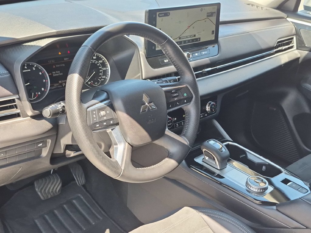 Used 2025 Mitsubishi Outlander SE AWD/4WD image 15