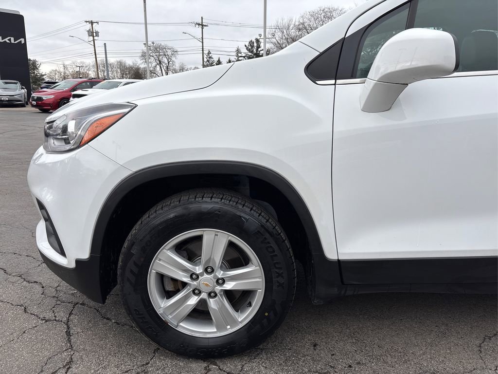 Used 2019 Chevrolet Trax LT w/ LT Convenience Package image 12