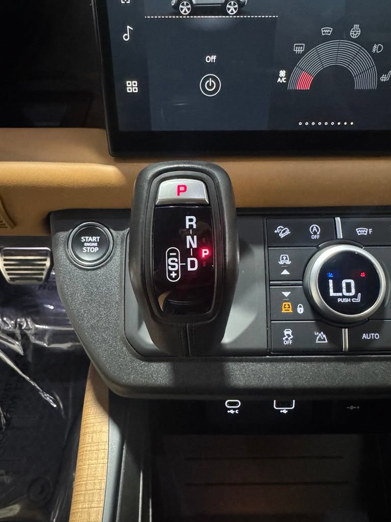 Used 2023 Land Rover Defender 90 X AWD/4WD image 27