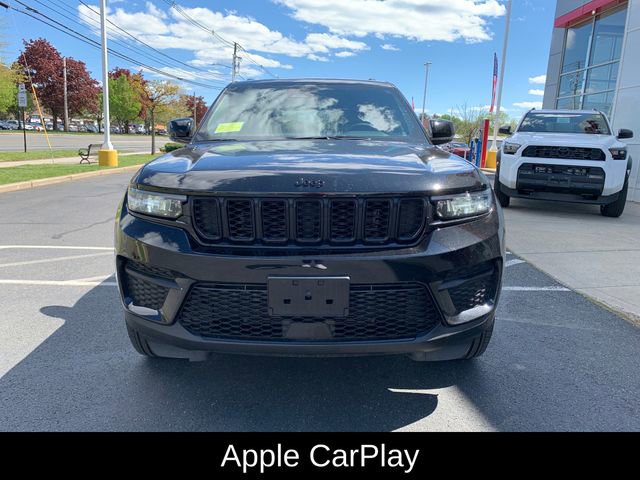 Used 2024 Jeep Grand Cherokee Altitude AWD/4WD image 9