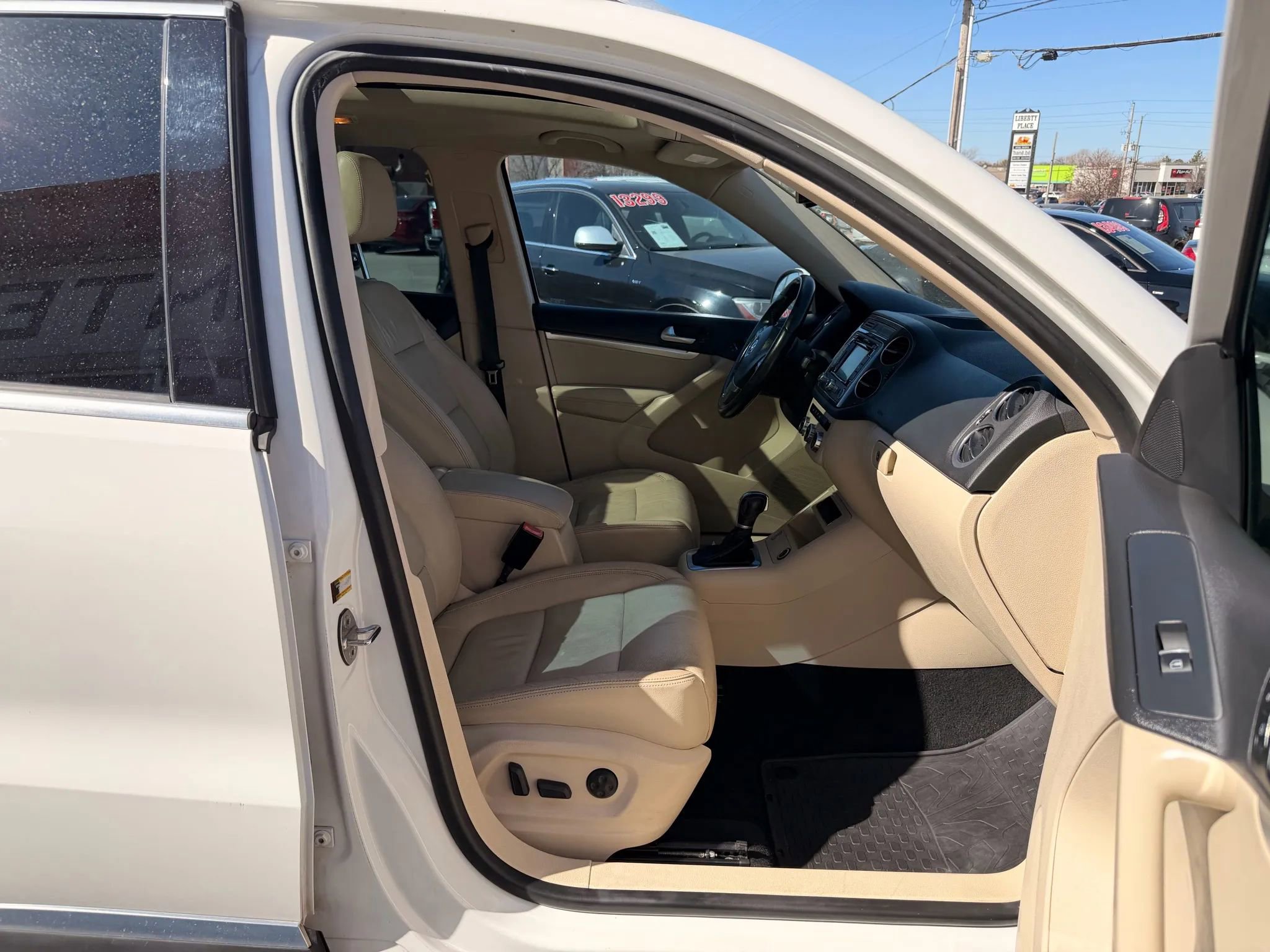 Used 2013 Volkswagen Tiguan S FWD image 30