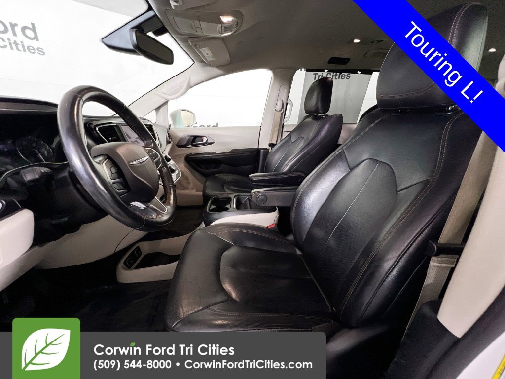 Used 2020 Chrysler Pacifica Touring-L FWD image 25