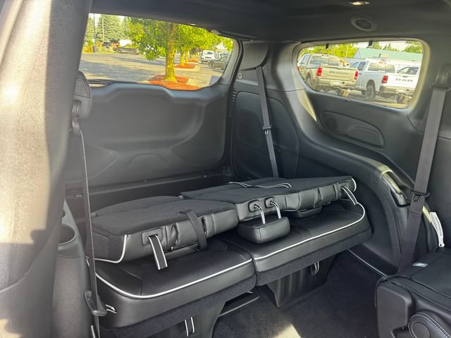 New 2027 Chrysler Pacifica Limited AWD/4WD image 16