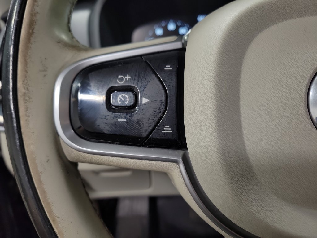 Used 2016 Volvo XC90 T6 Momentum w/ Momentum Plus Package AWD/4WD image 27