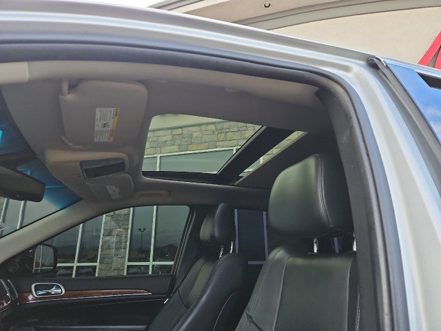 Used 2012 Jeep Grand Cherokee Limited w/ Luxury Group II image 20