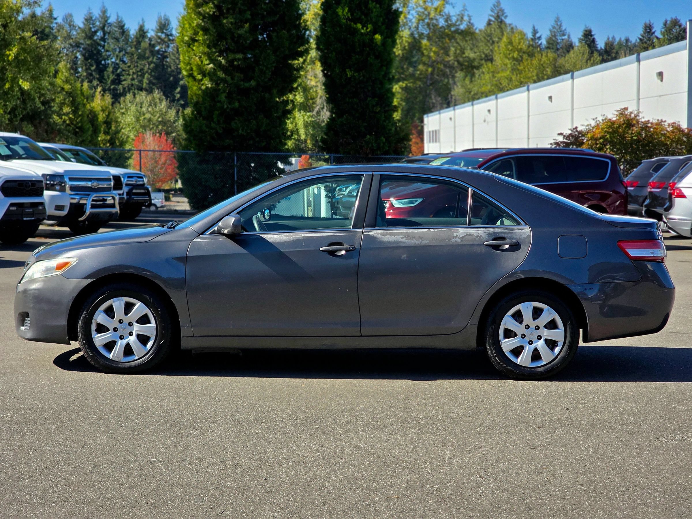 Used 2010 Toyota Camry LE FWD image 6