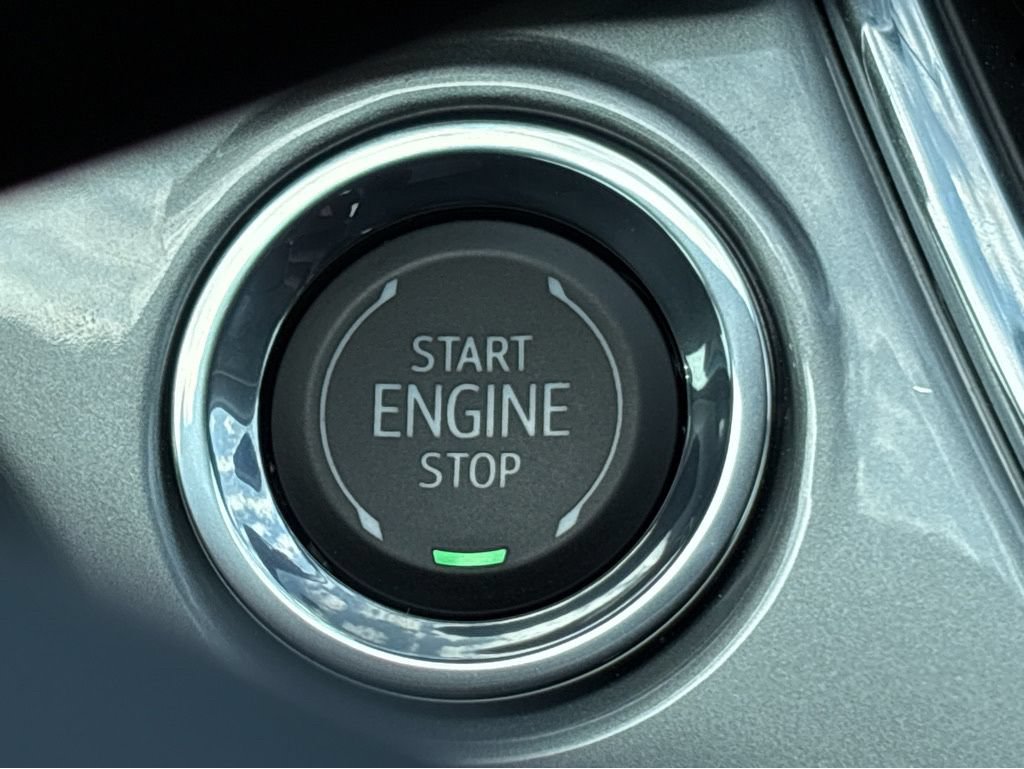 Used 2025 Chevrolet Trax LT FWD image 13