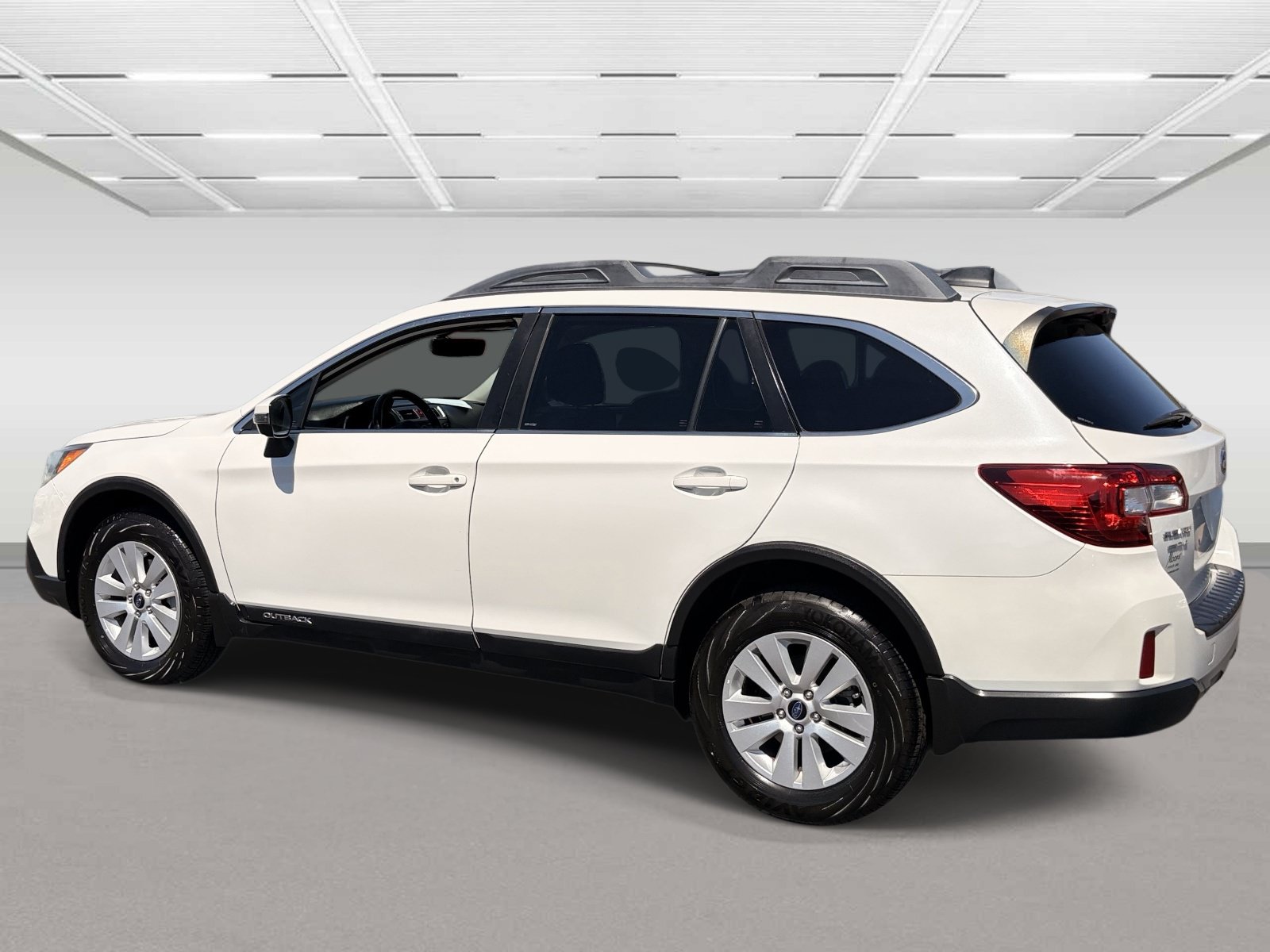 Used 2017 Subaru Outback 2.5i Premium AWD/4WD image 3