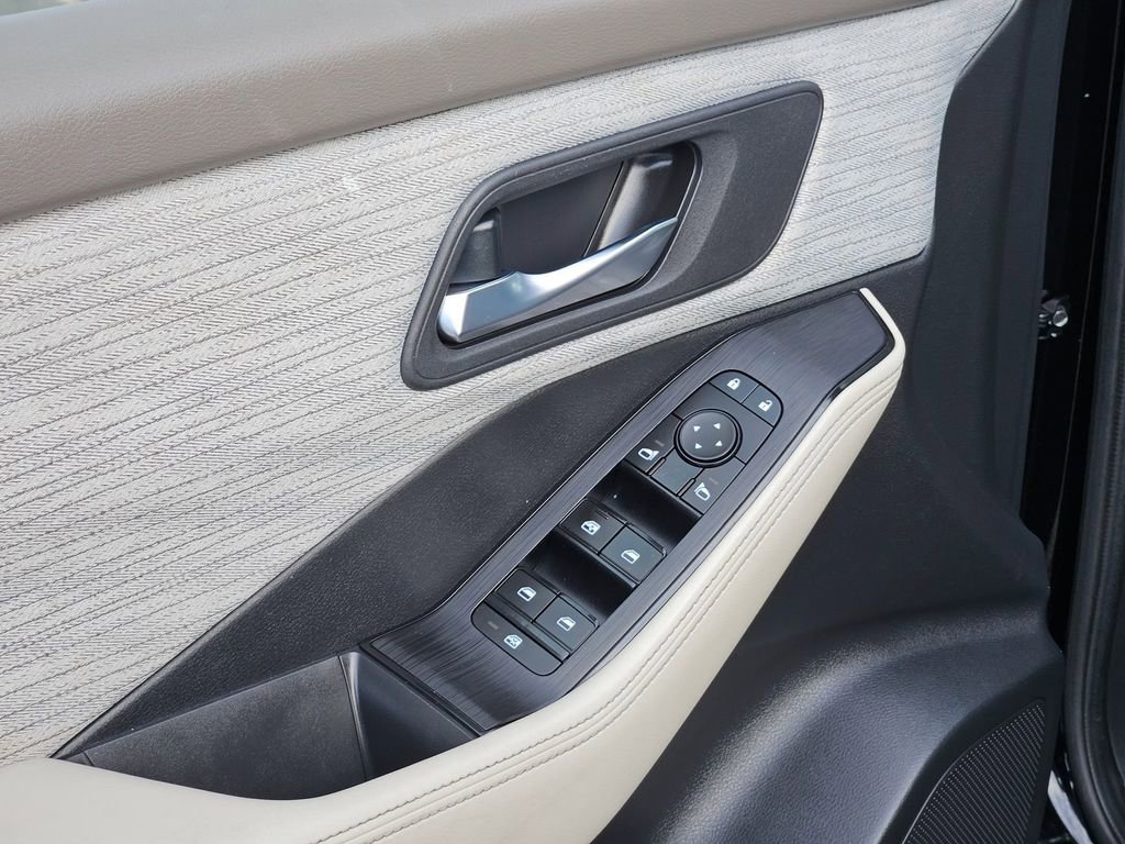 Used 2023 Nissan Rogue SV image 16