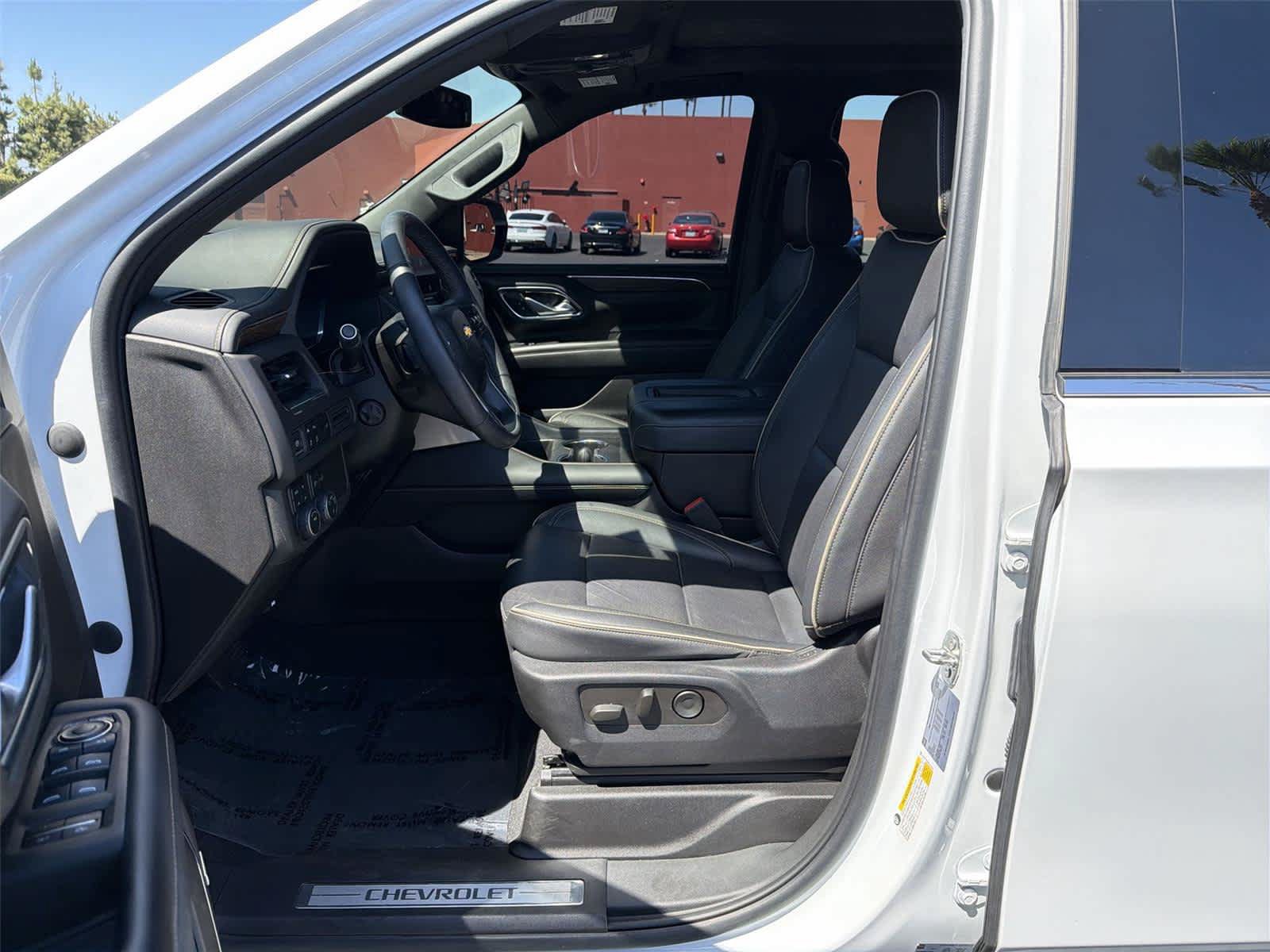 Used 2022 Chevrolet Tahoe Premier AWD/4WD image 12