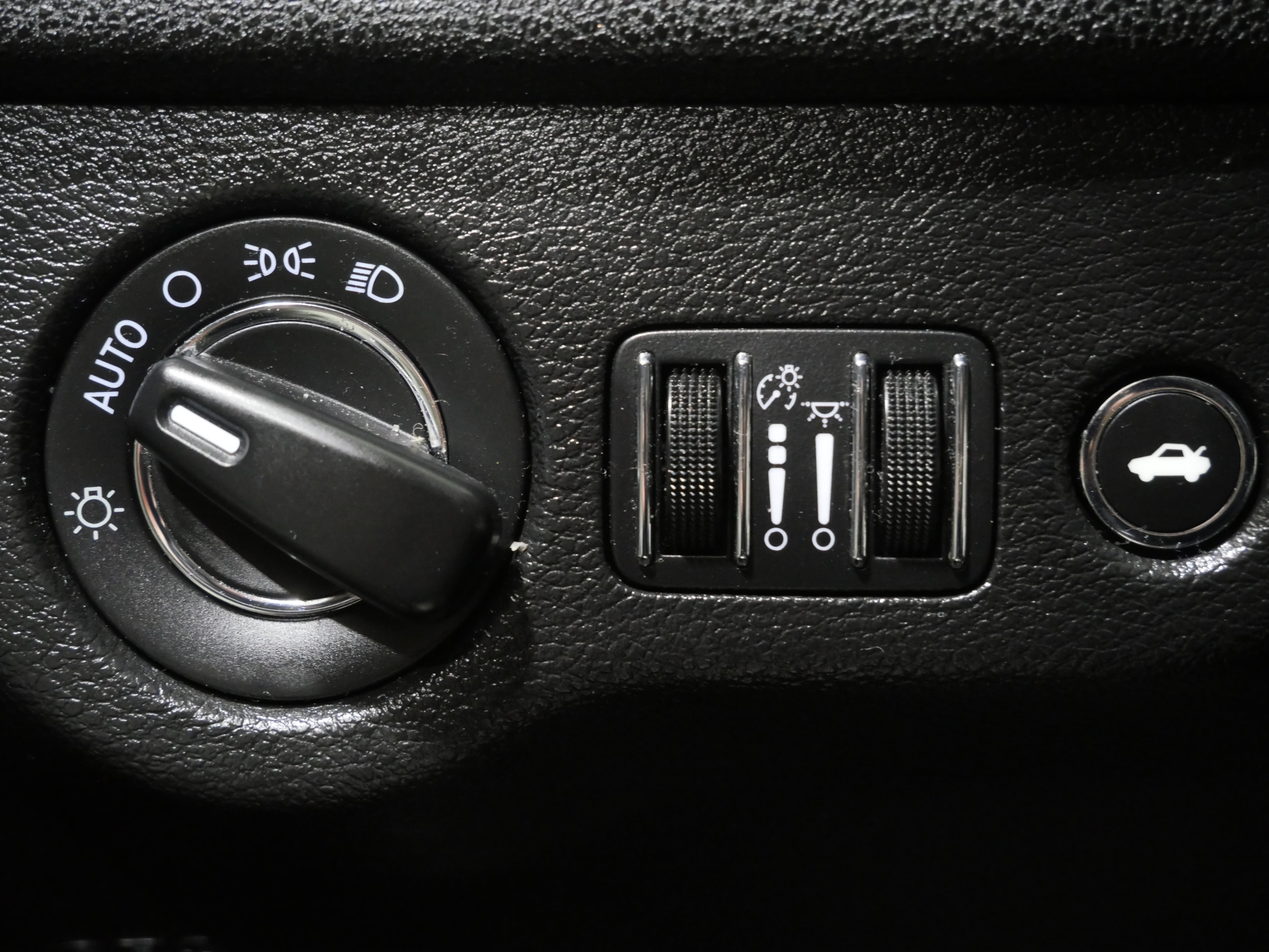 Used 2023 Chrysler 300 Touring RWD image 11