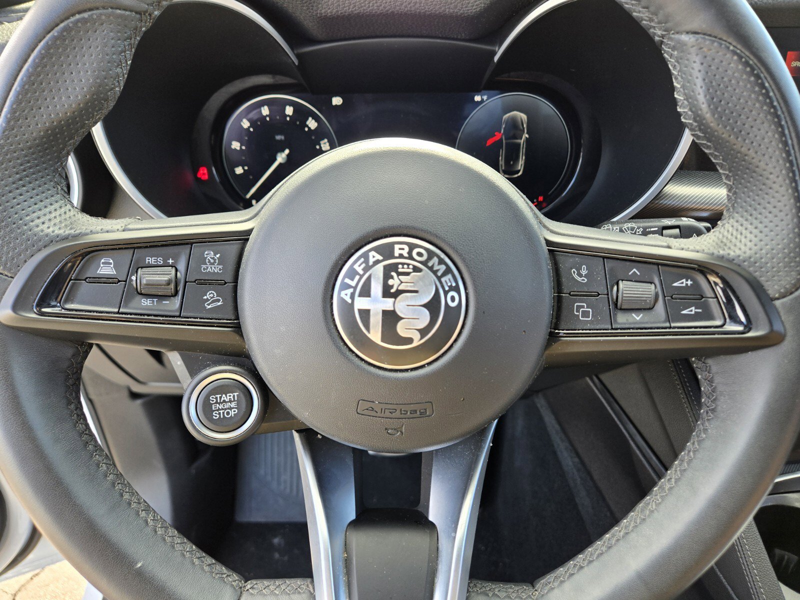 Used 2024 Alfa Romeo Stelvio Ti image 21