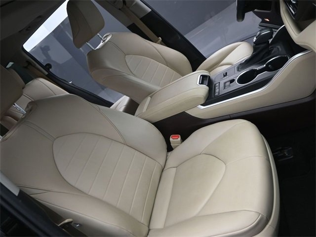Used 2021 Toyota Highlander XLE image 19