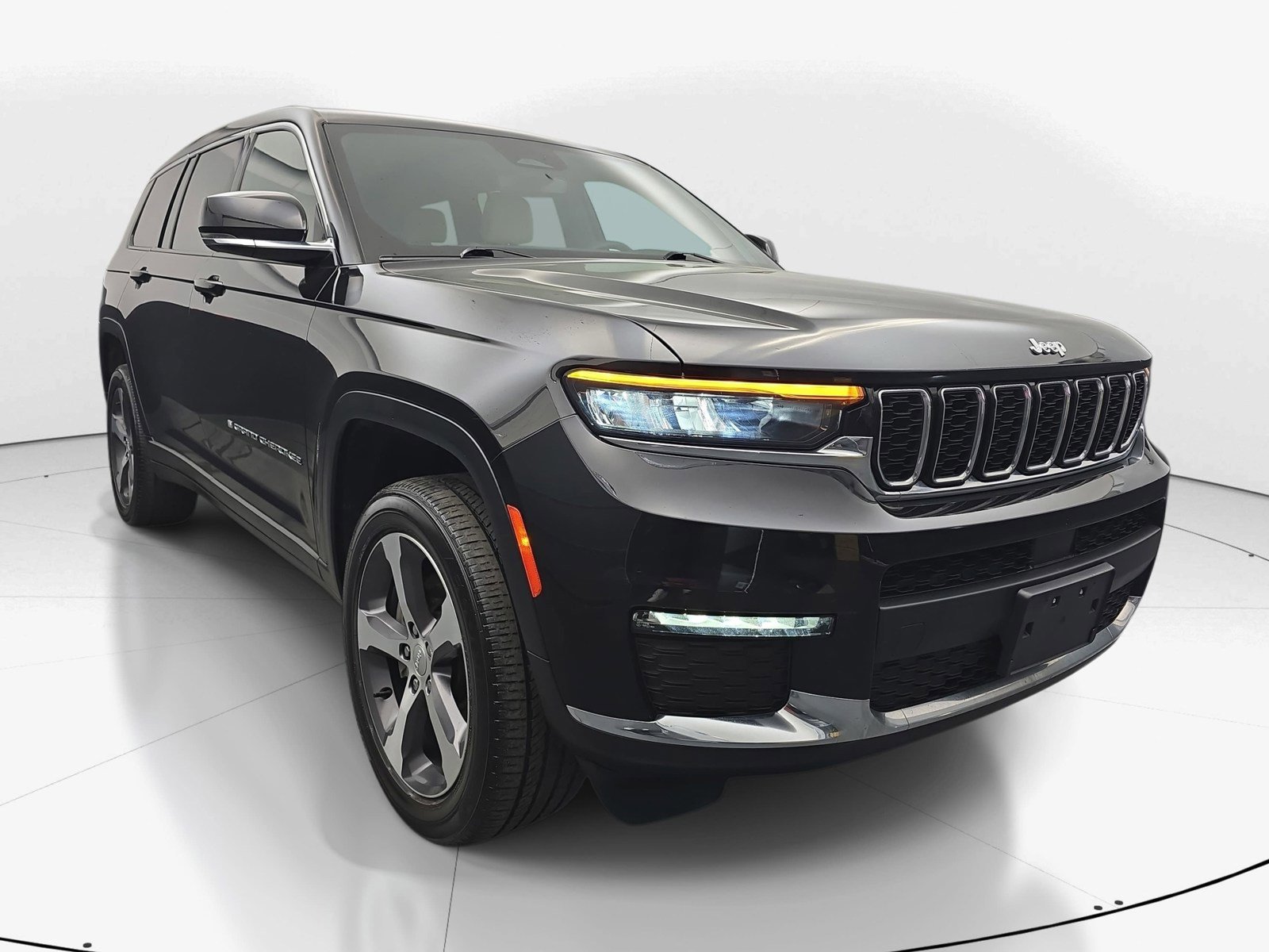 Used 2023 Jeep Grand Cherokee L Limited AWD/4WD image 2