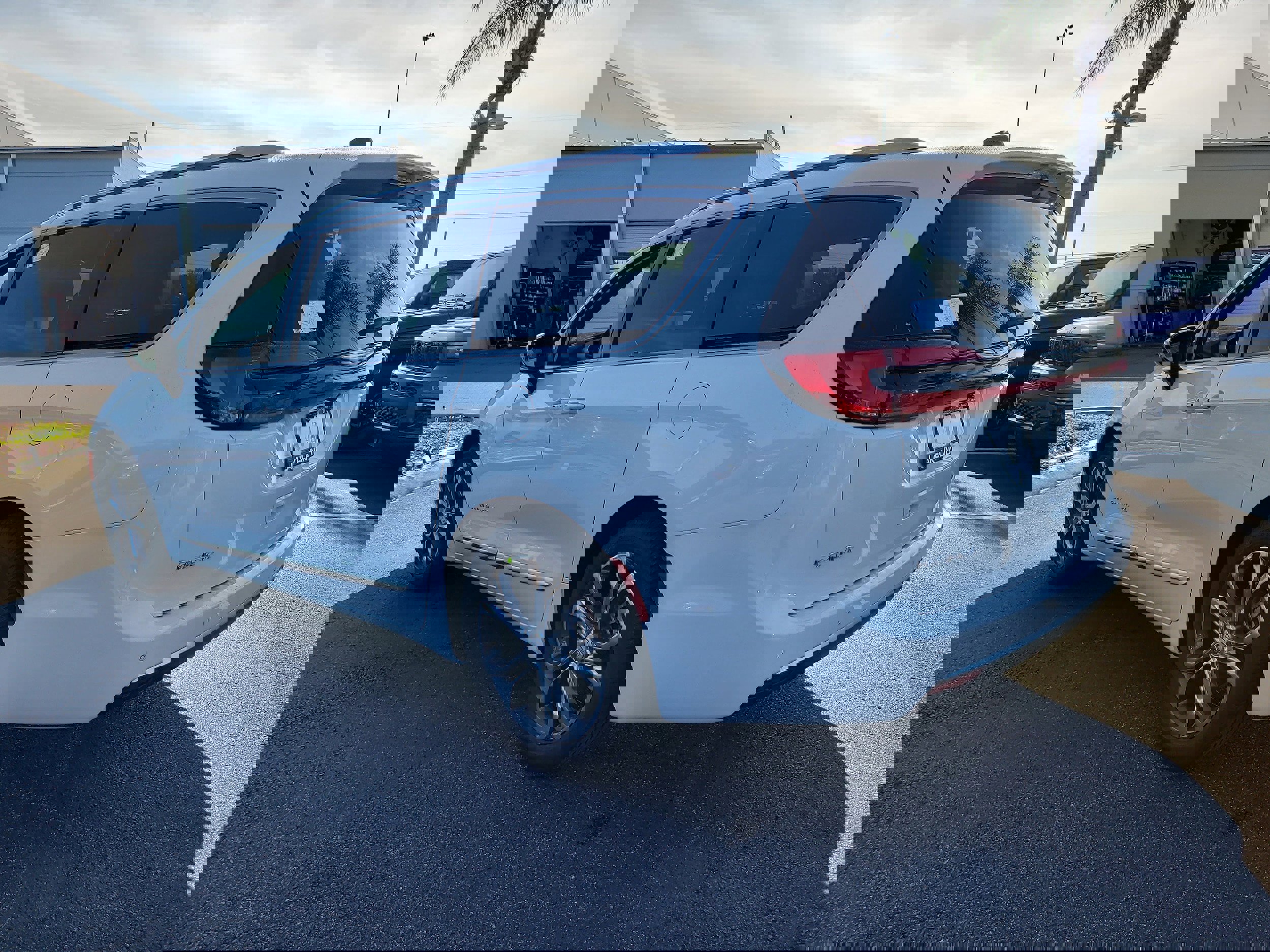 New 2026 Chrysler Pacifica Pinnacle image 8