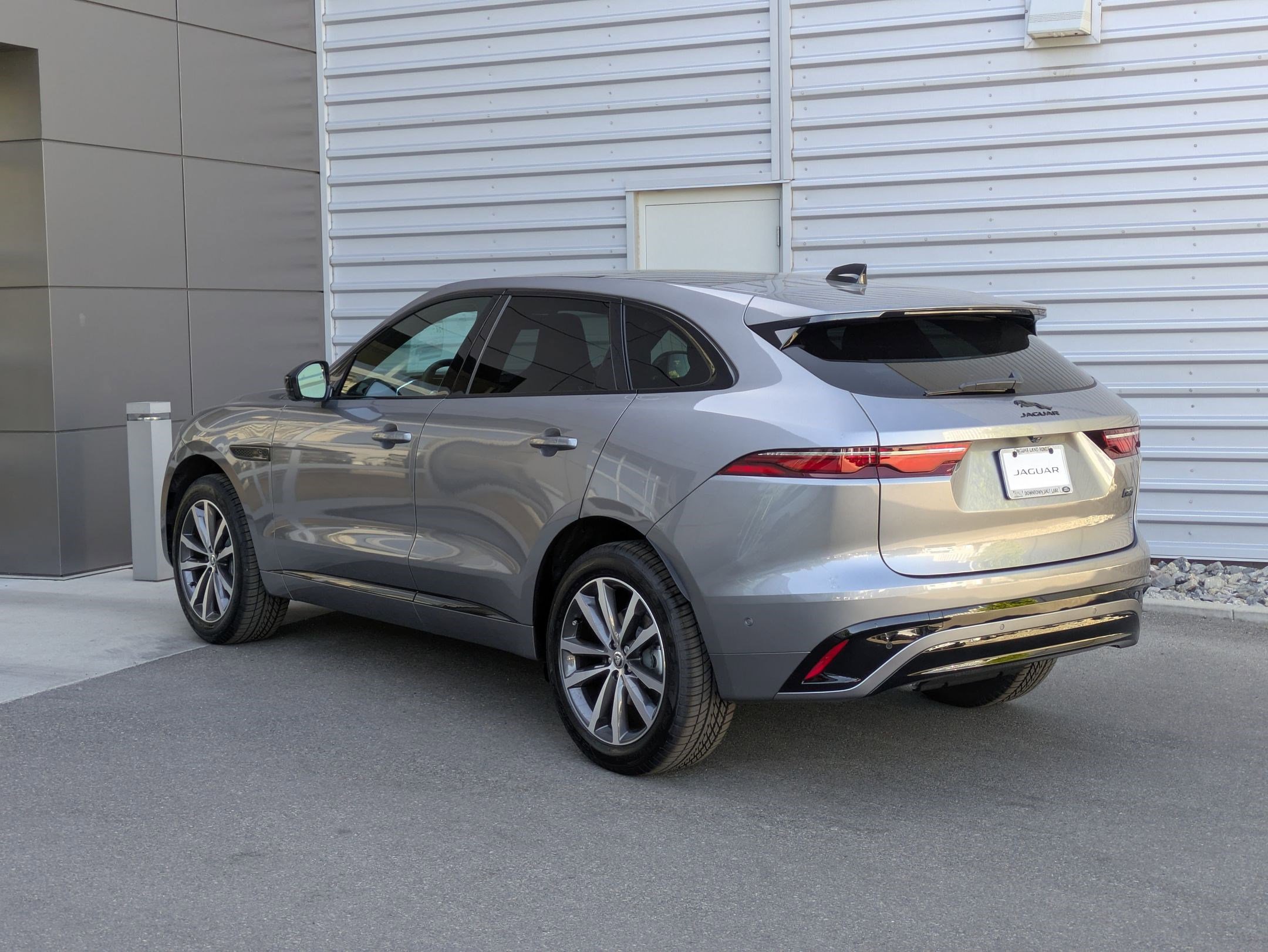 New 2026 Jaguar F-PACE R-Dynamic S image 3