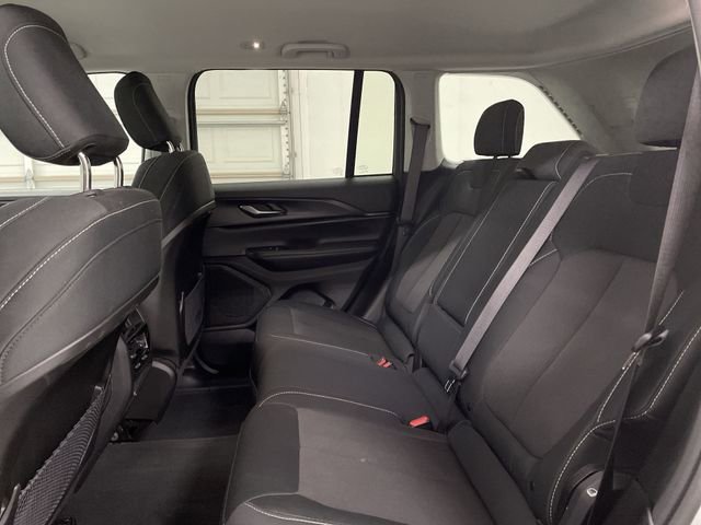 Used 2024 Jeep Grand Cherokee Laredo AWD/4WD image 17
