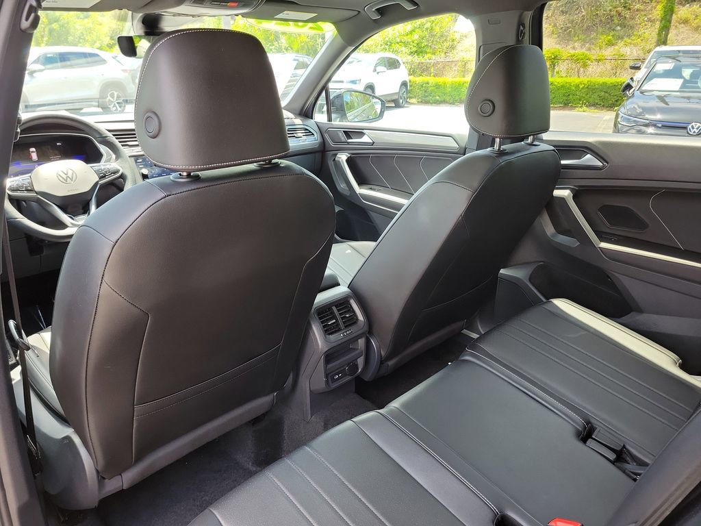 Used 2024 Volkswagen Tiguan SE R-Line FWD image 12