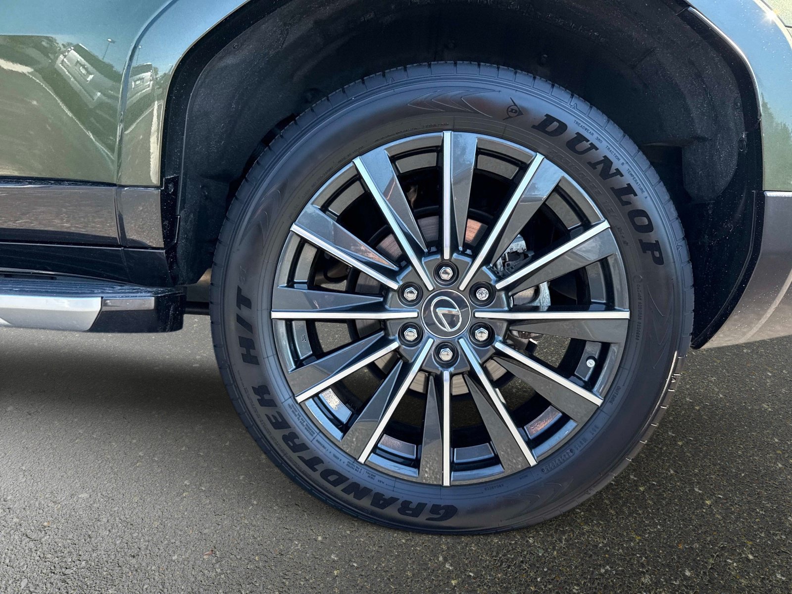 Used 2025 Lexus GX 550 w/ Accessory Package (Z1) AWD/4WD image 9