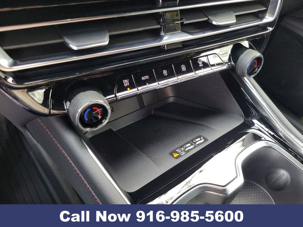 New 2026 Chevrolet Traverse Z71 w/ LPO, Floor Liner Package image 15